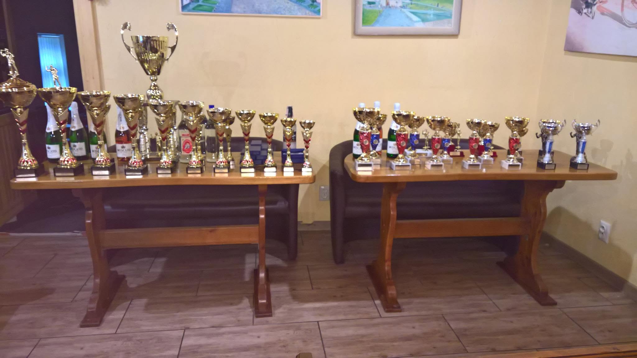 Záver sezóny 2016 · pozvánka a pripravené trofeje